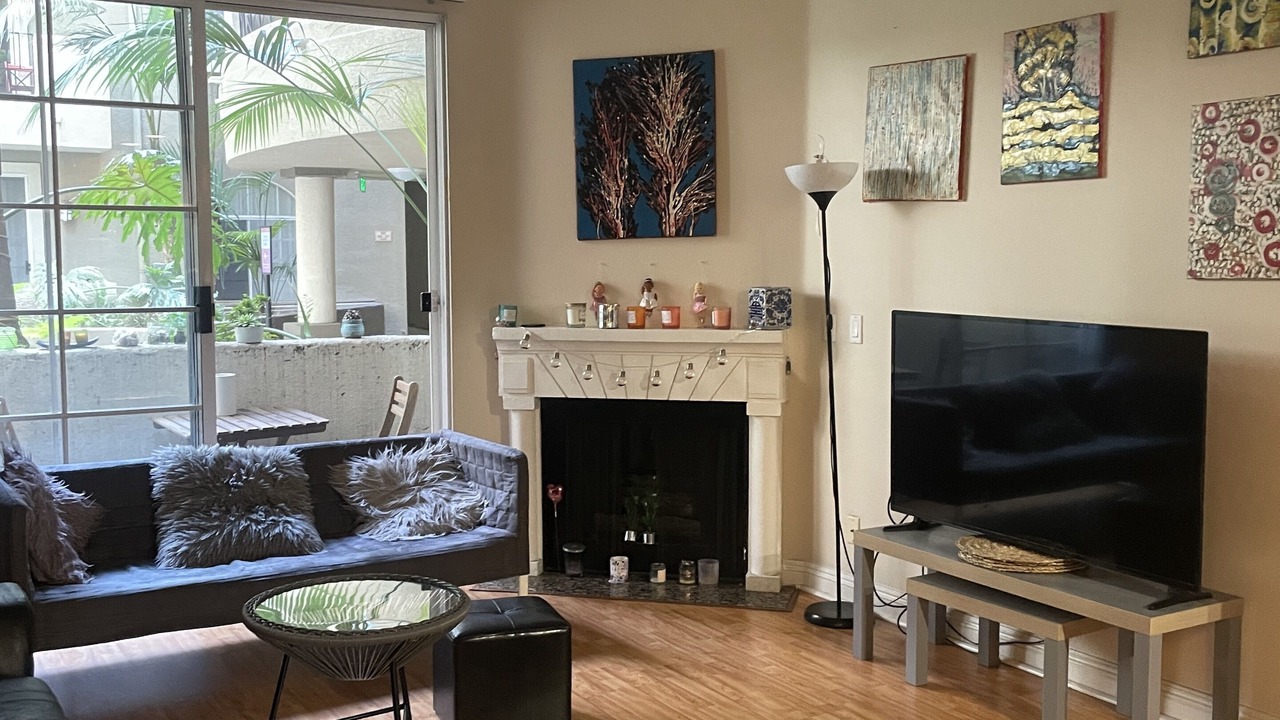 Photo of Livingroom in Miracle Mile