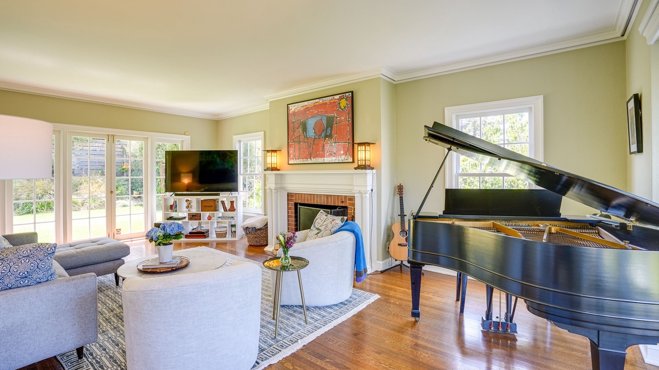 Photo of Livingroom in Claremont