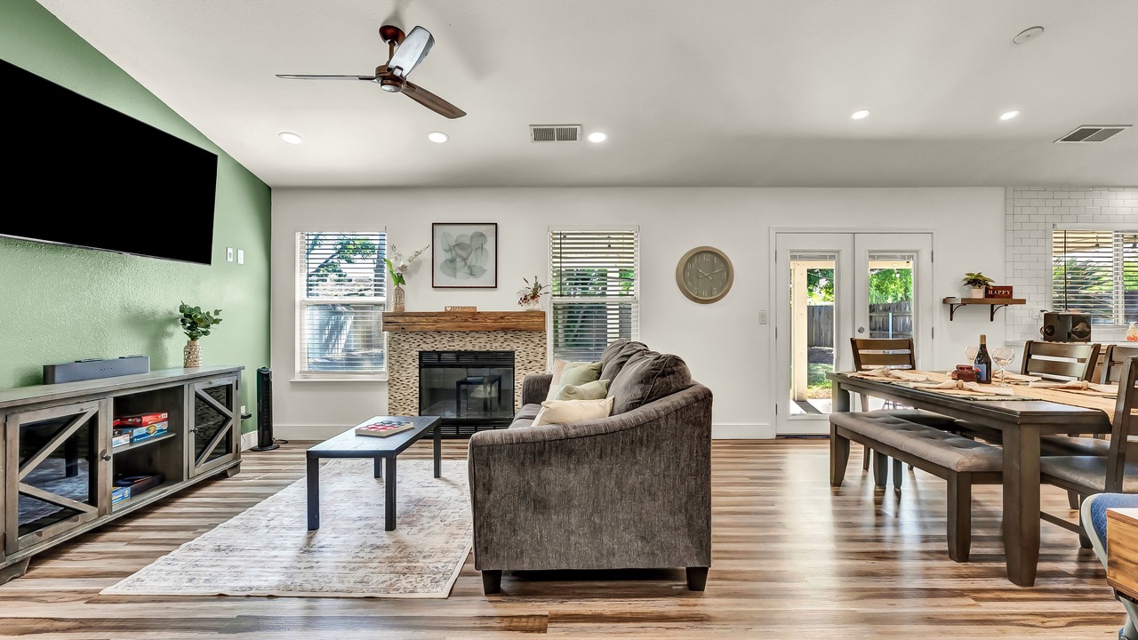 Photo of Livingroom in Hanford