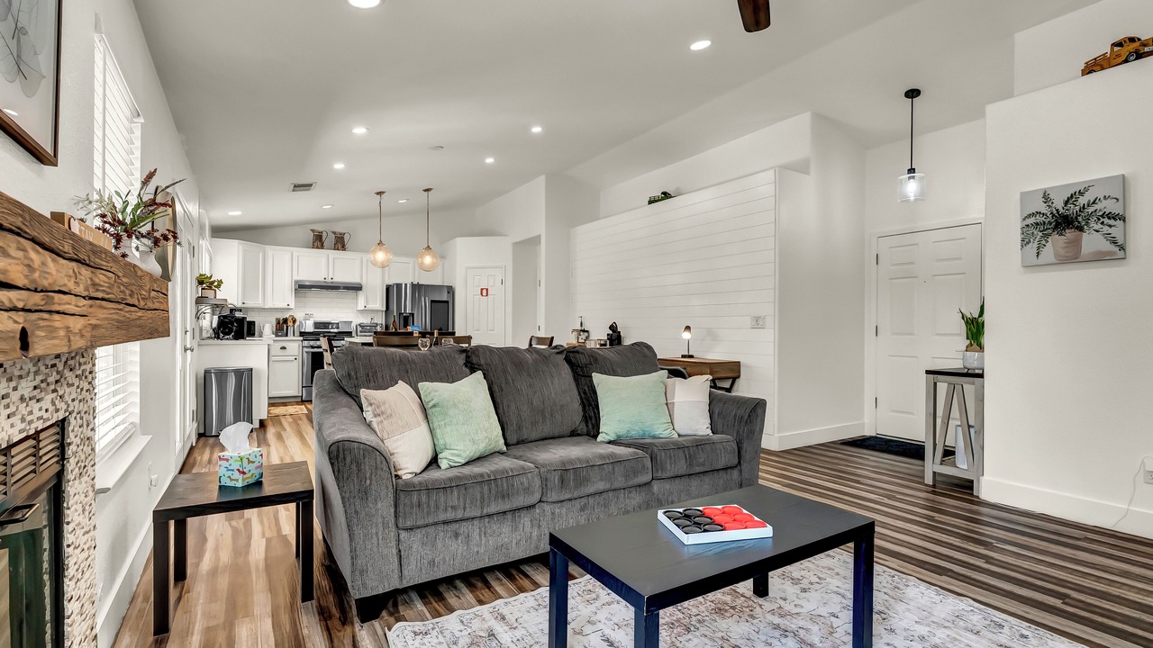 Photo of Livingroom in Hanford