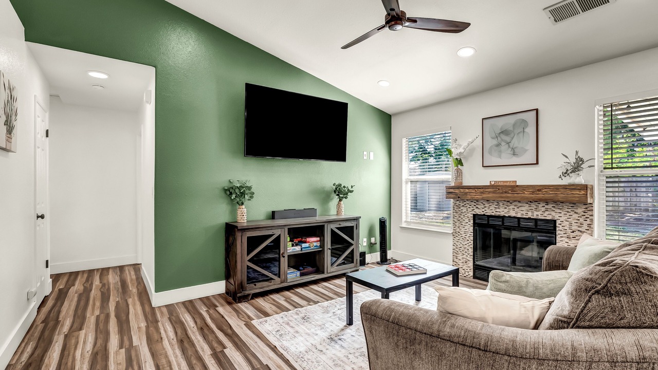 Photo of Livingroom in Hanford