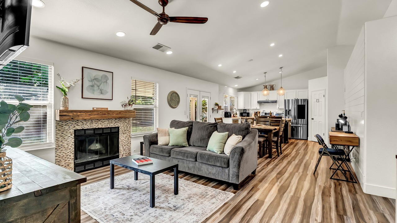 Photo of Livingroom in Hanford