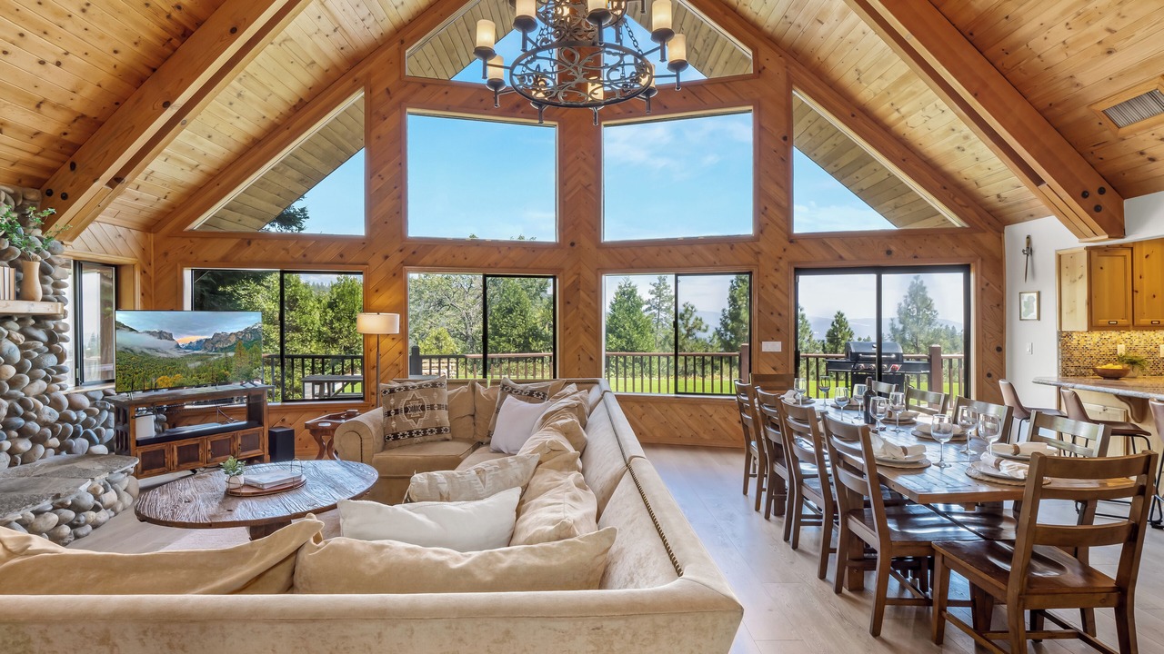 Photo of Livingroom in Madera County