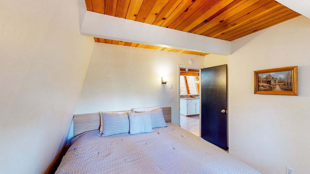 Photo of Bedroom in Groveland