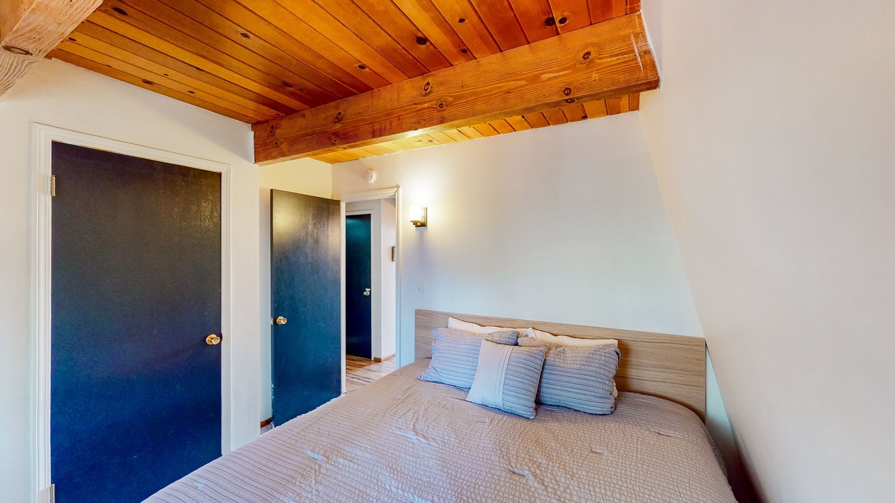 Photo of Bedroom in Groveland