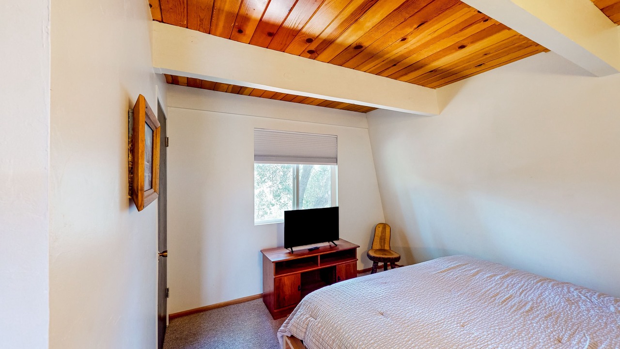 Photo of Bedroom in Groveland