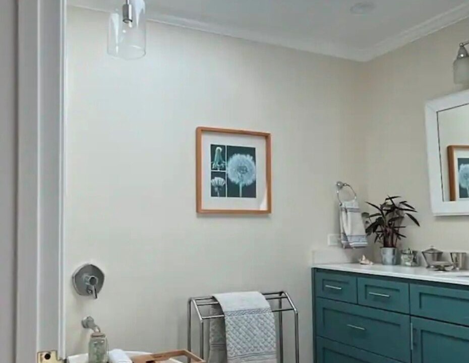 Photo of Bathroom in Woodland Hills