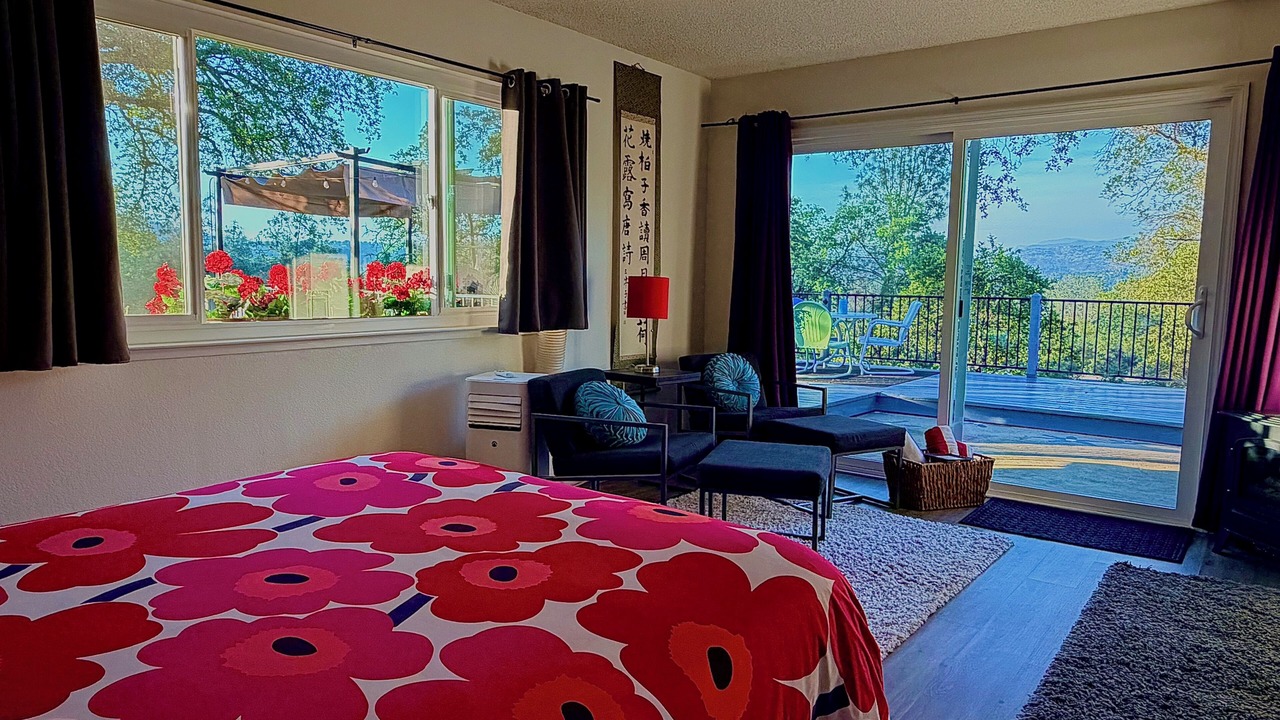 Photo of Bedroom in Yosemite Lakes