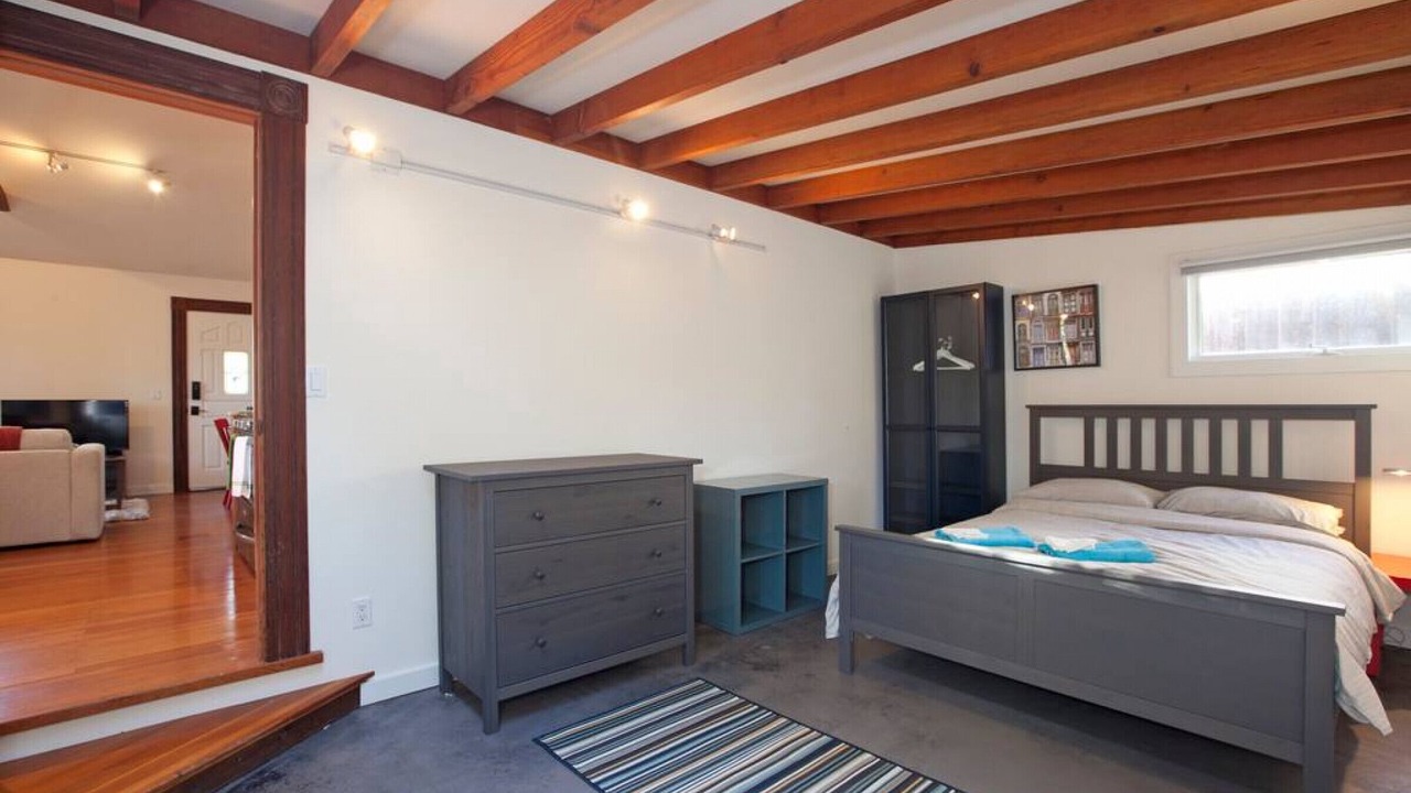 Photo of Bedroom in Poets Corner