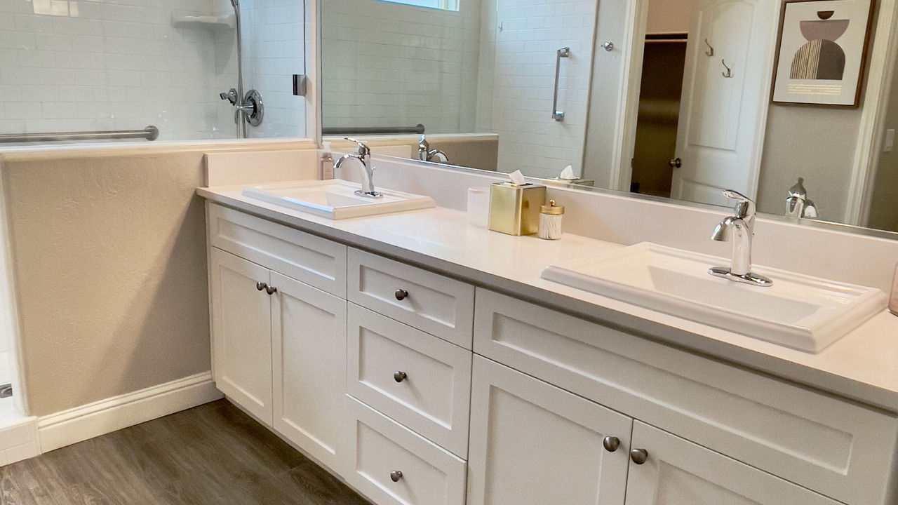 Photo of Bathroom in Raisin