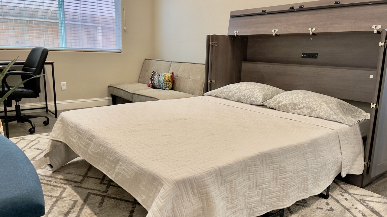 Photo of Bedroom in Raisin
