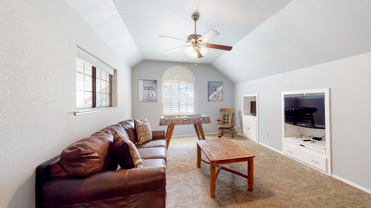Photo of Livingroom in Shaver Lake