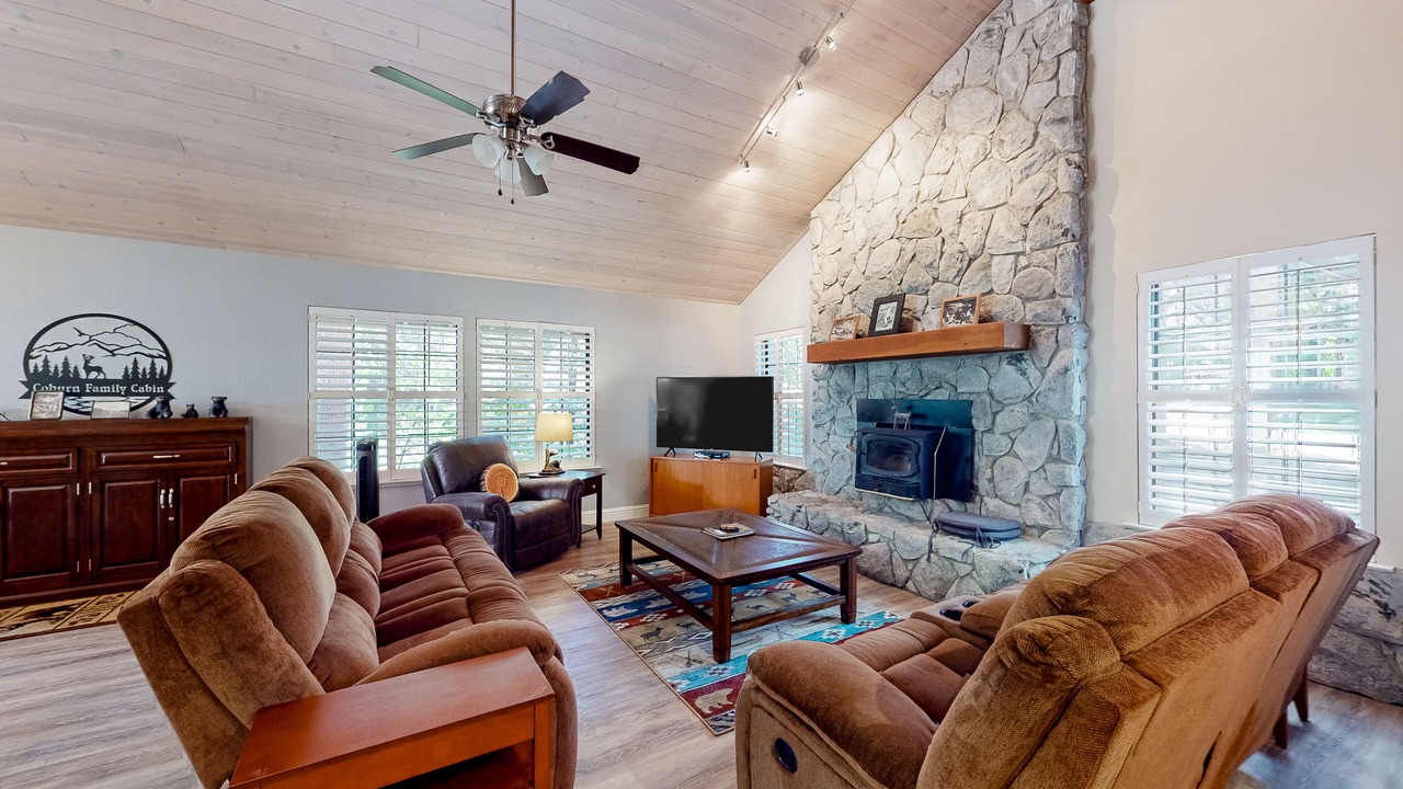 Photo of Livingroom in Shaver Lake