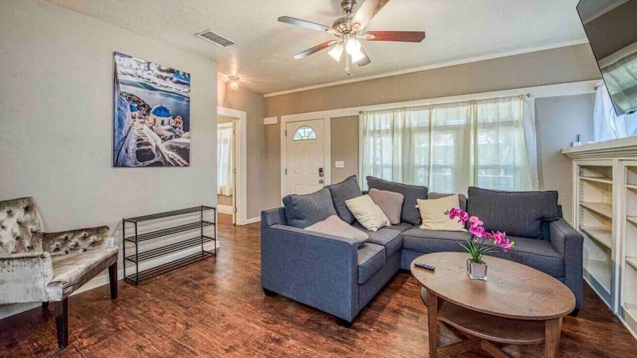 Photo of Livingroom in Tower District