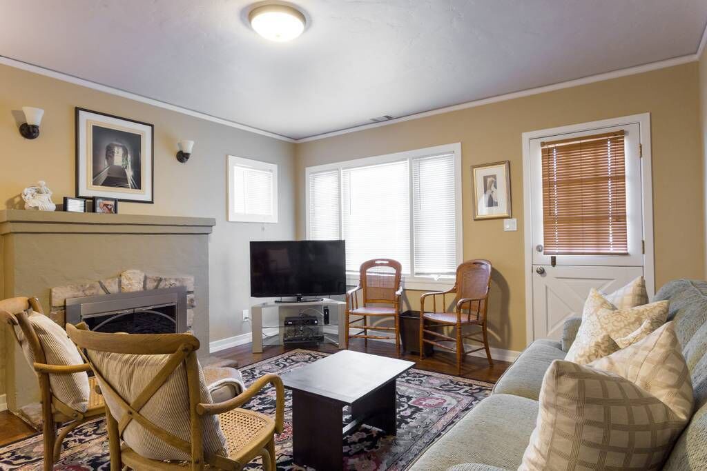 Photo of Livingroom in Monterey