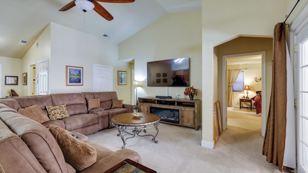 Photo of Livingroom in Groveland