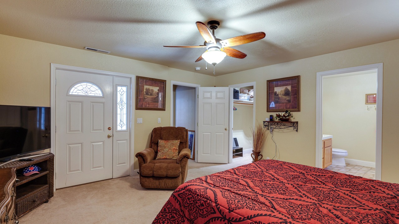 Photo of Bedroom in Groveland