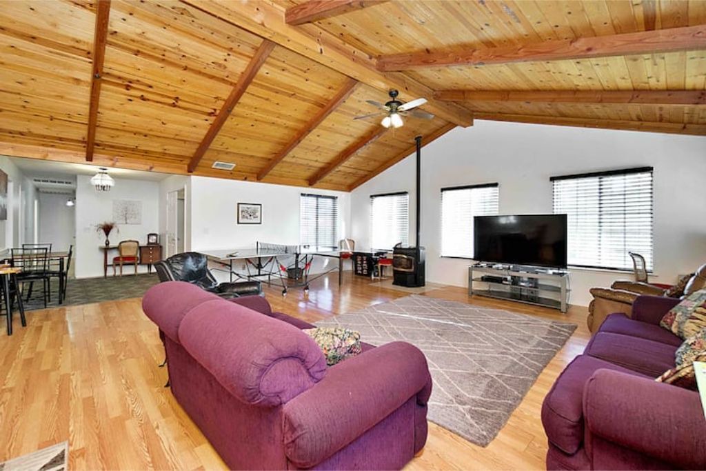 Photo of Livingroom in Yosemite Lakes