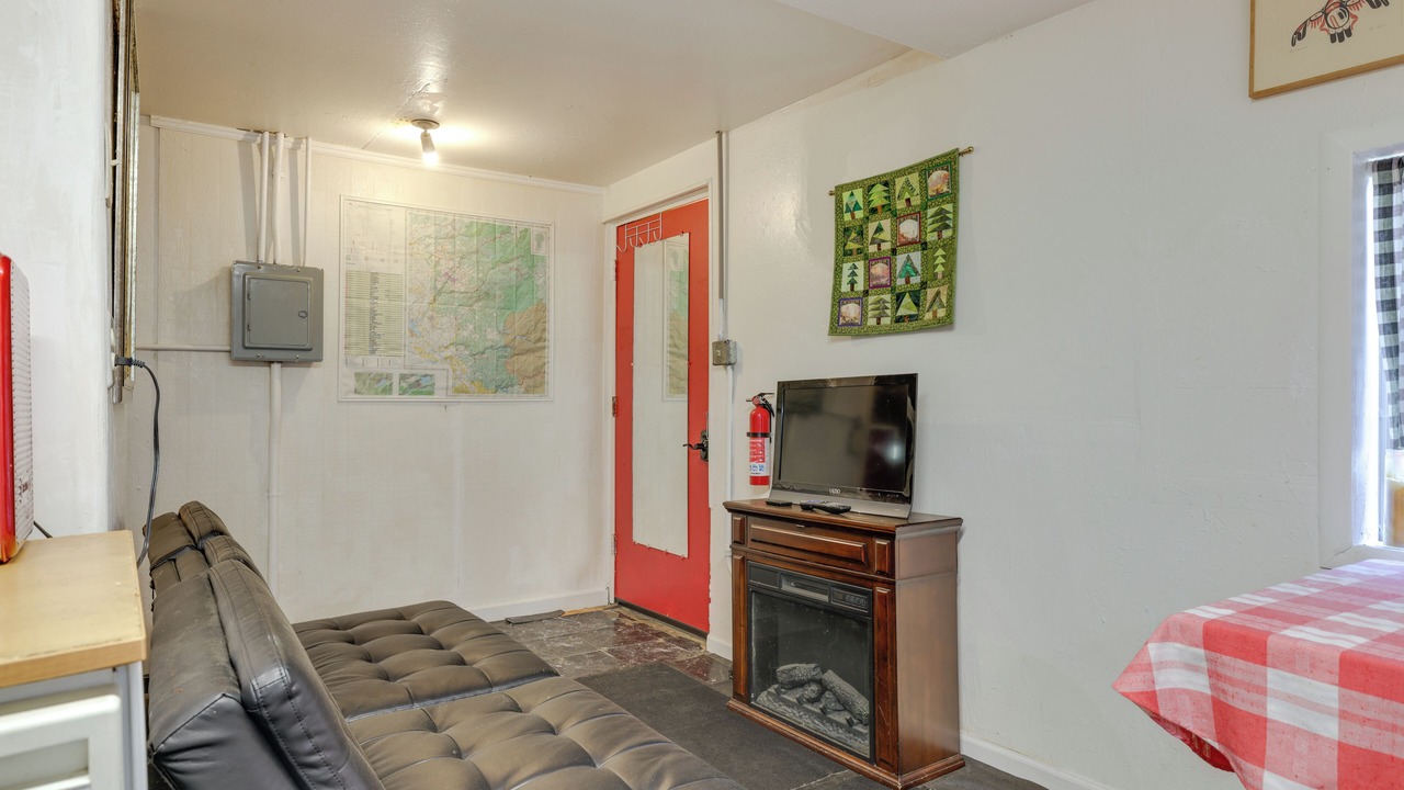 Photo of Livingroom in Cold Springs