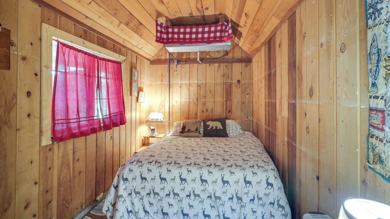 Photo of Bedroom in Cold Springs