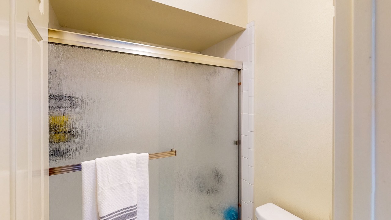 Photo of Bathroom in Raisin