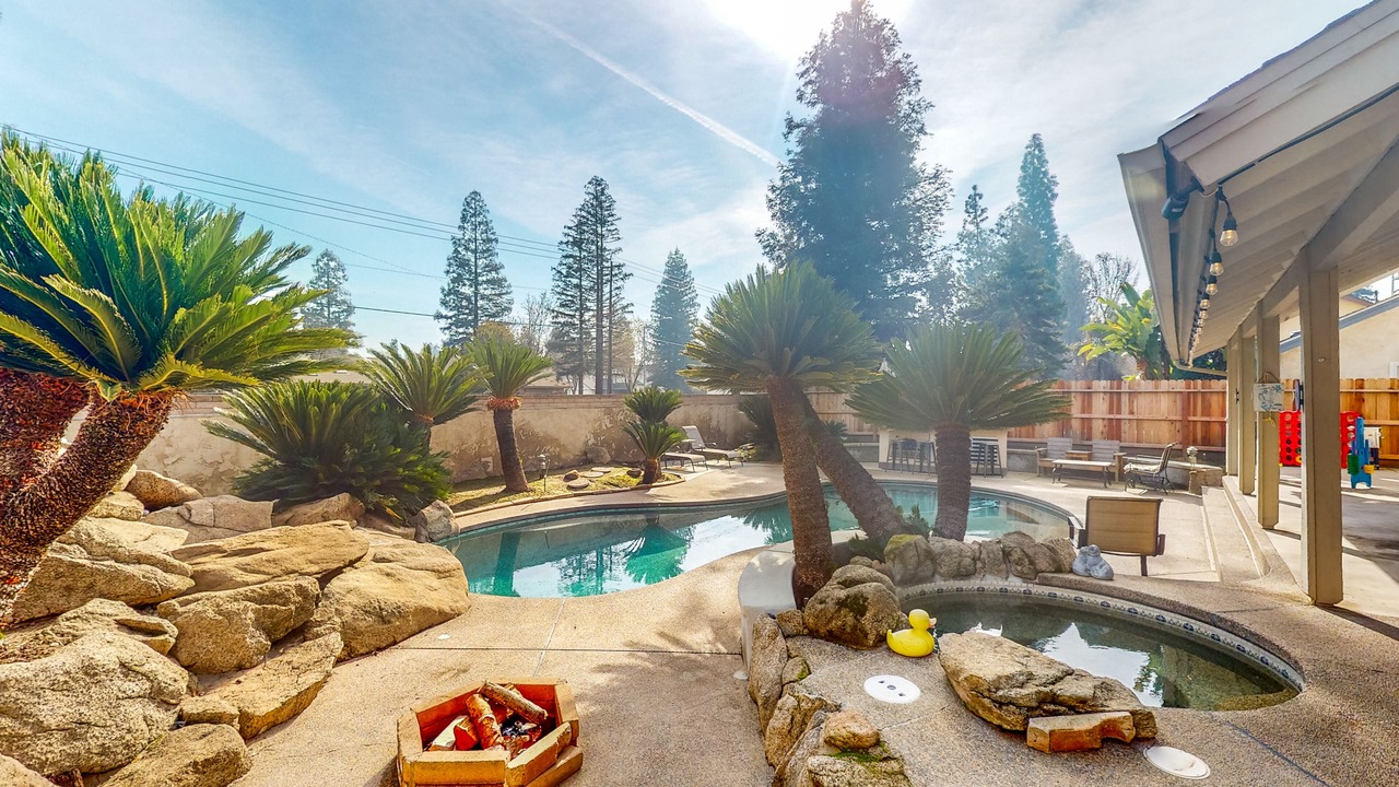 Photo of Outdoor in Raisin