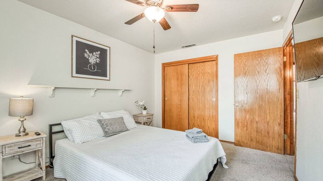 Photo of Bedroom in Raisin