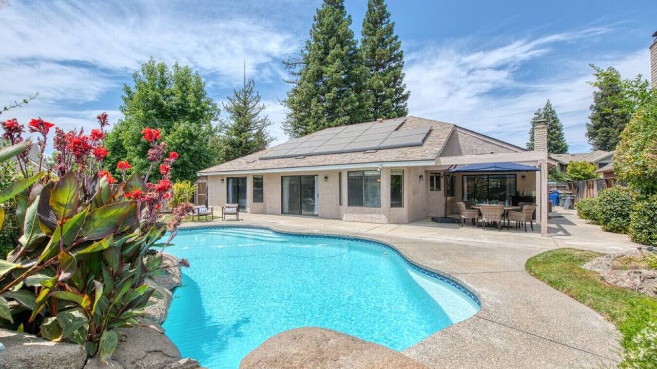 Photo of Outdoor in Raisin