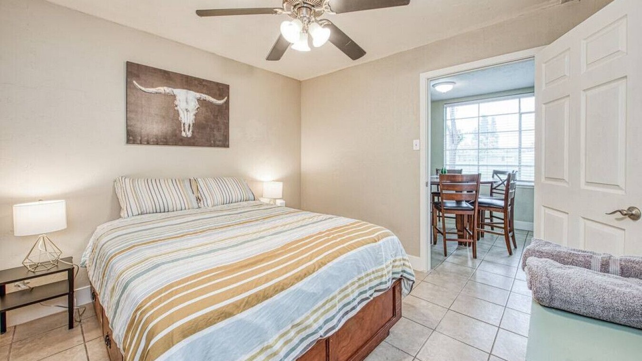 Photo of Bedroom in Raisin