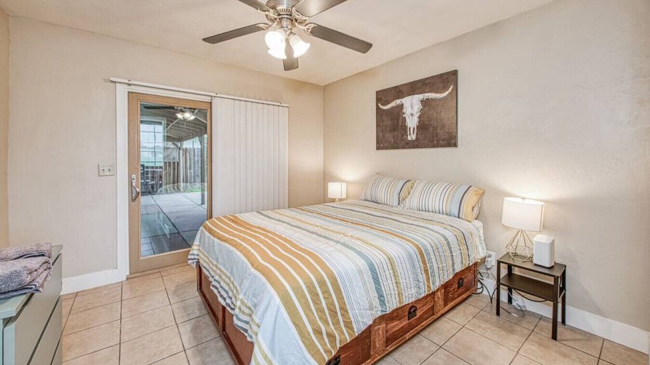 Photo of Bedroom in Raisin
