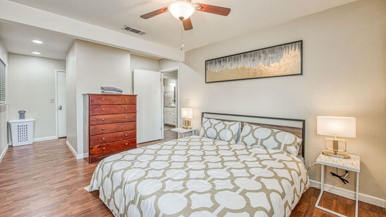 Photo of Bedroom in Raisin