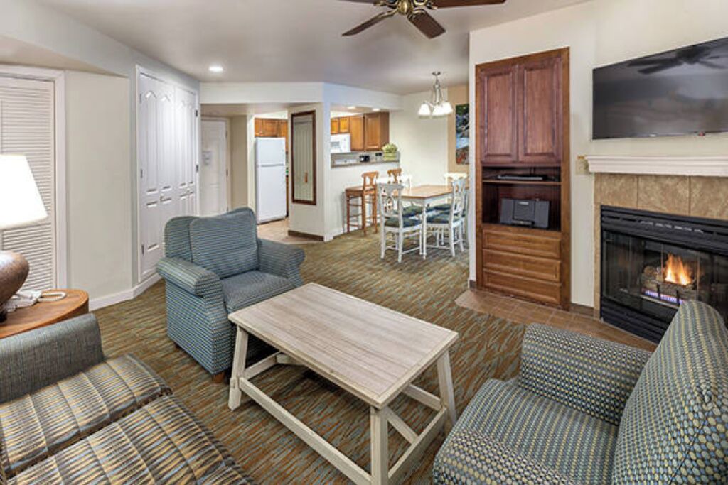 Photo of Livingroom in Round Hill Village