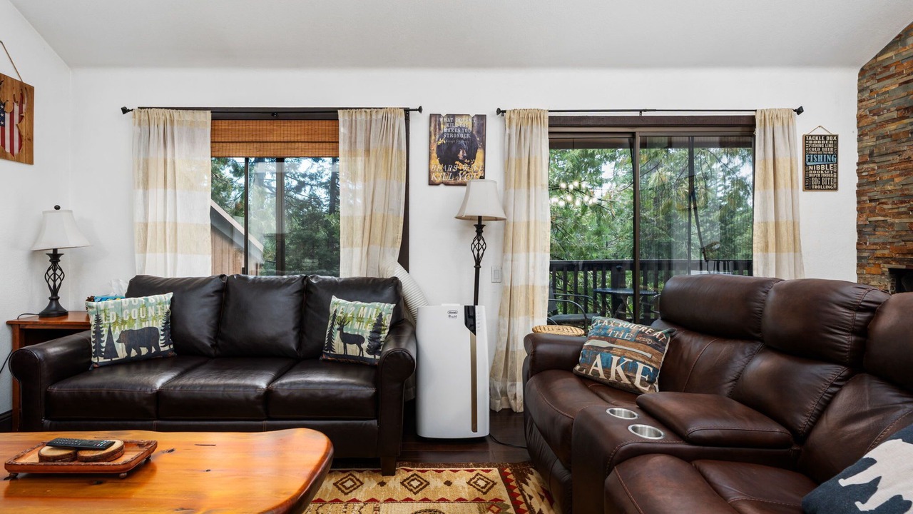 Photo of Livingroom in Shaver Lake