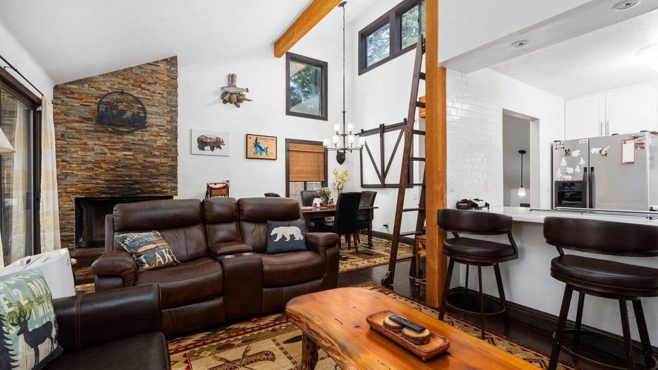 Photo of Livingroom in Shaver Lake