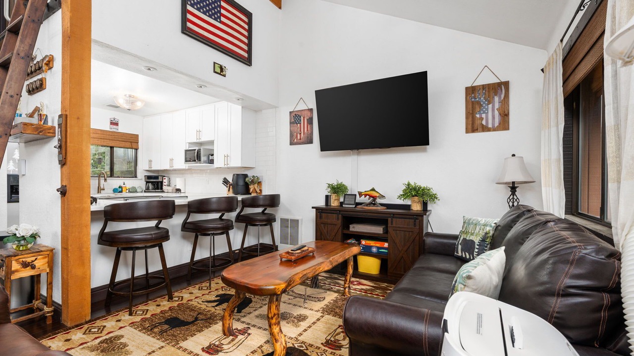 Photo of Livingroom in Shaver Lake