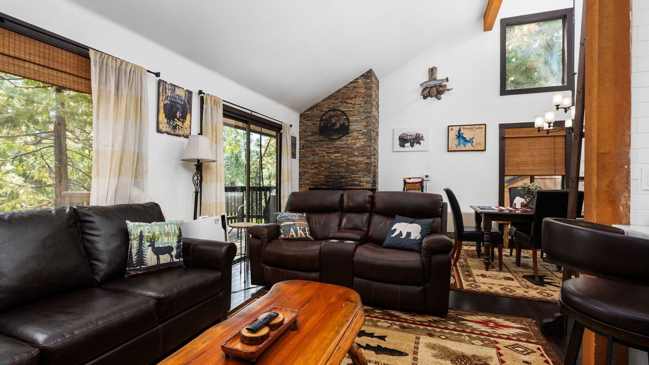 Photo of Livingroom in Shaver Lake