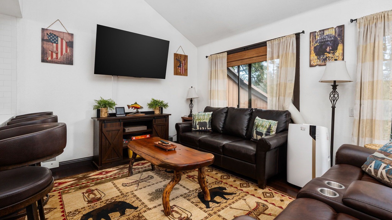 Photo of Livingroom in Shaver Lake