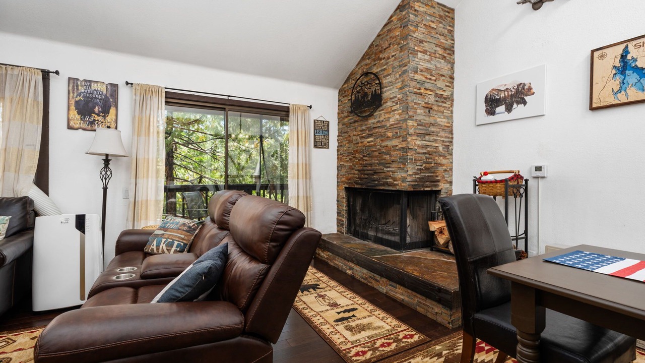 Photo of Livingroom in Shaver Lake