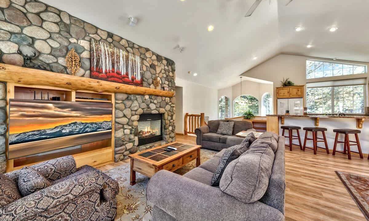 Photo of Livingroom in North Upper Truckee
