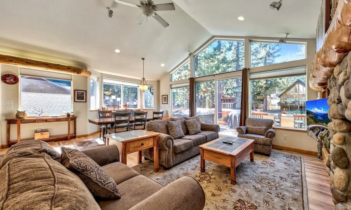 Photo of Livingroom in North Upper Truckee