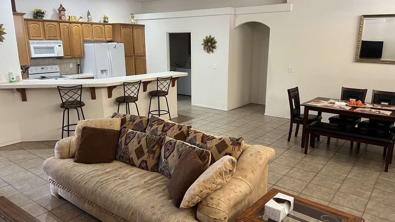 Photo of Livingroom in Sunridge Estates