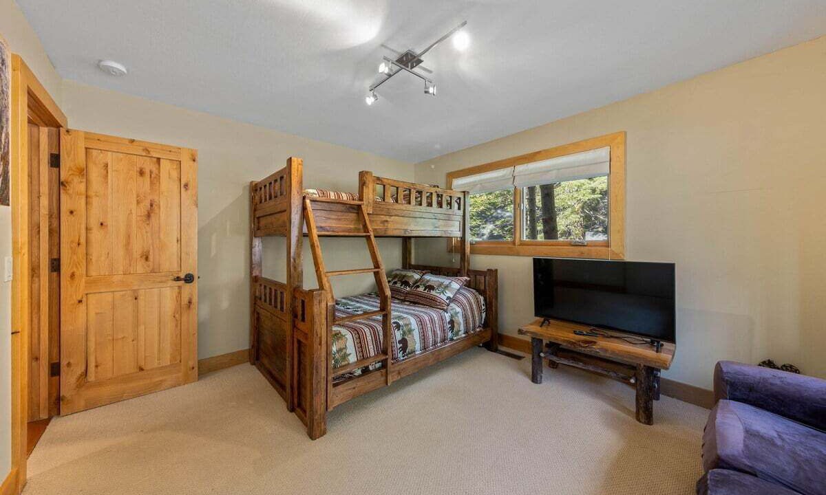 Photo of Bedroom in Lake Forest