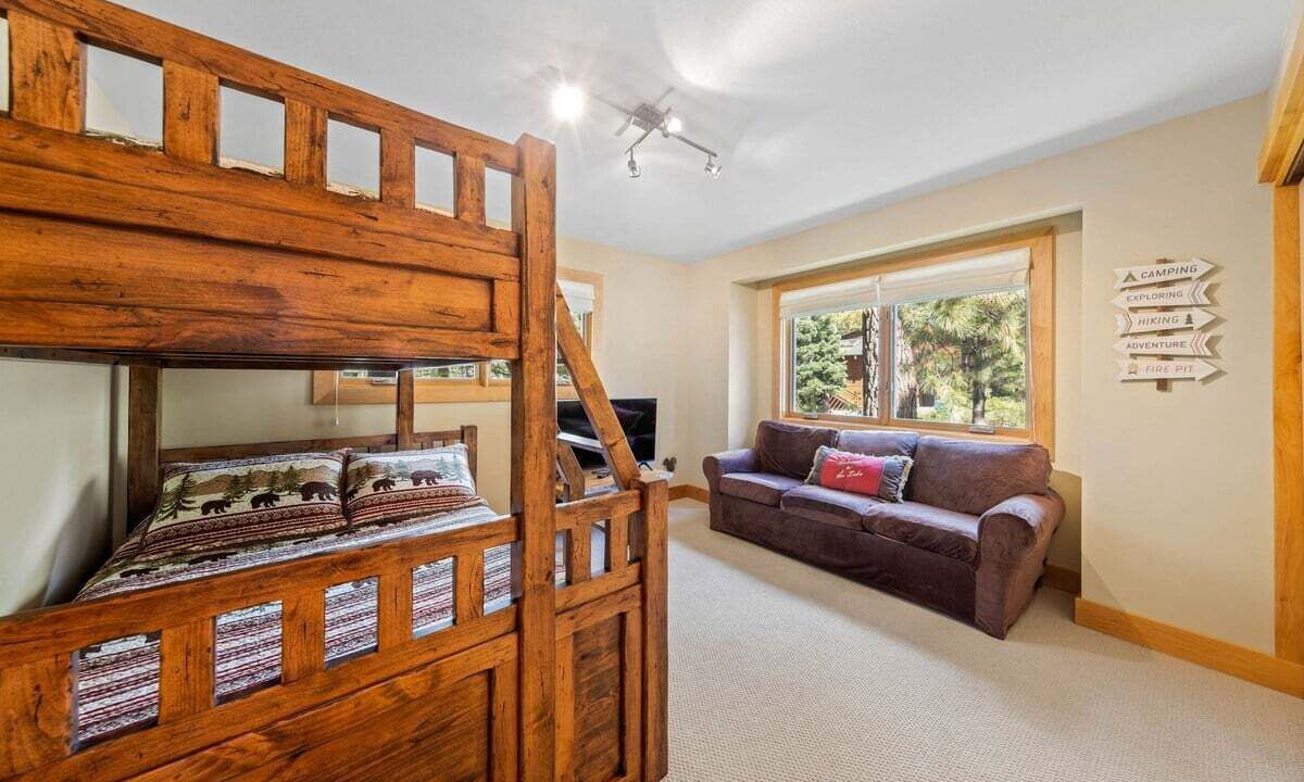 Photo of Bedroom in Lake Forest