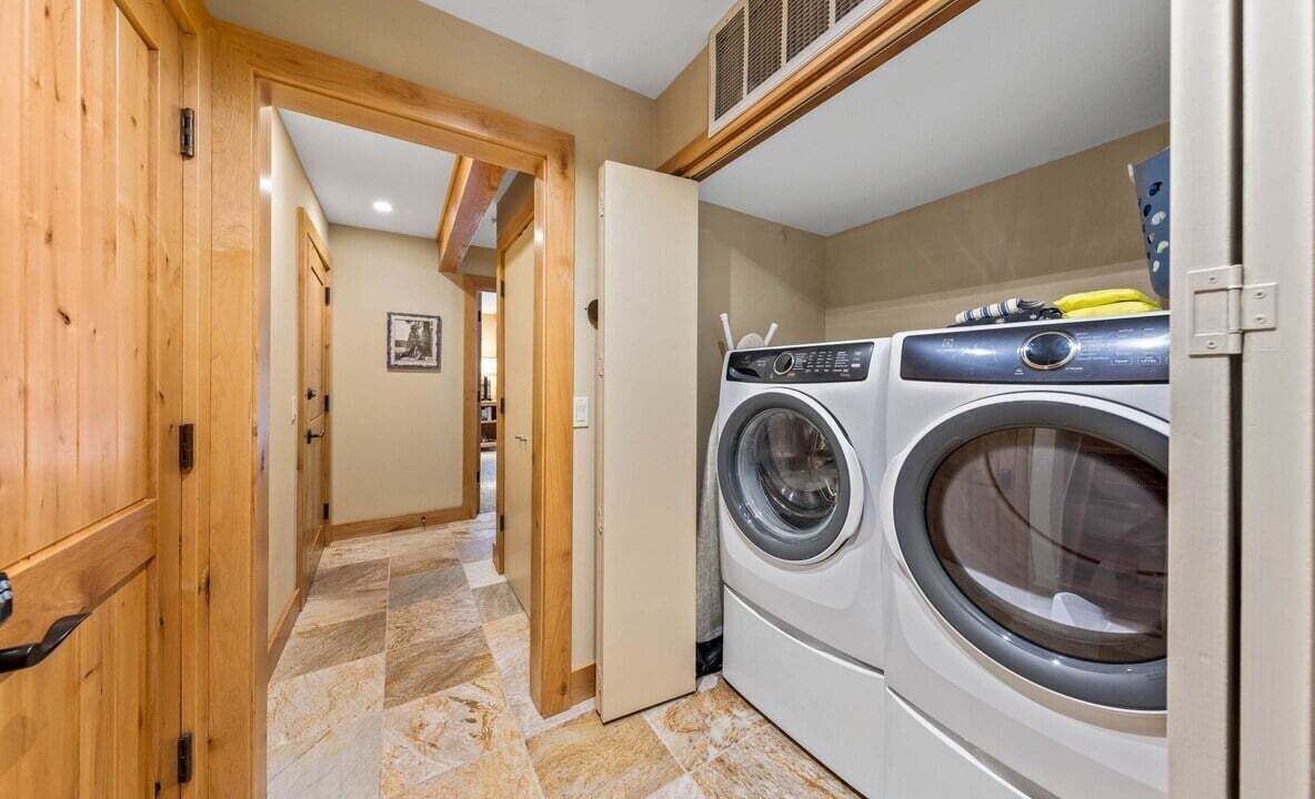 Photo of Bedroom in Lake Forest