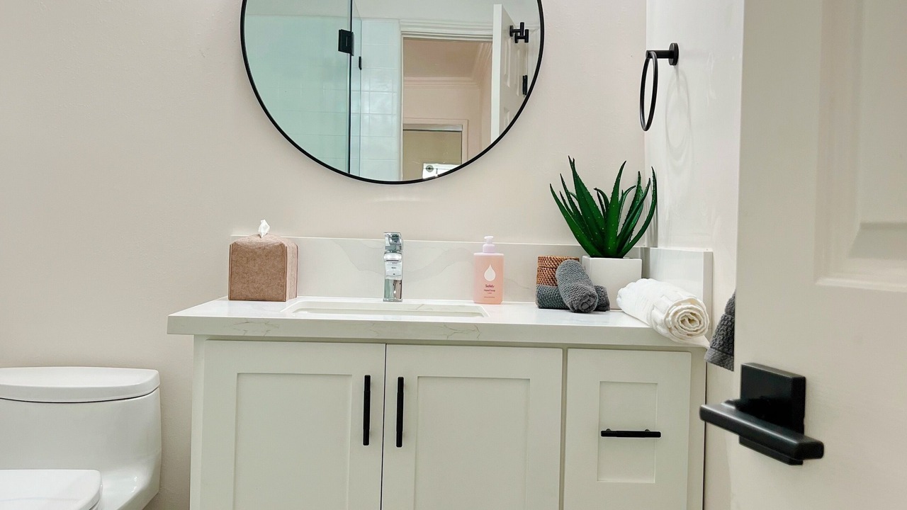 Photo of Bathroom in Los Feliz