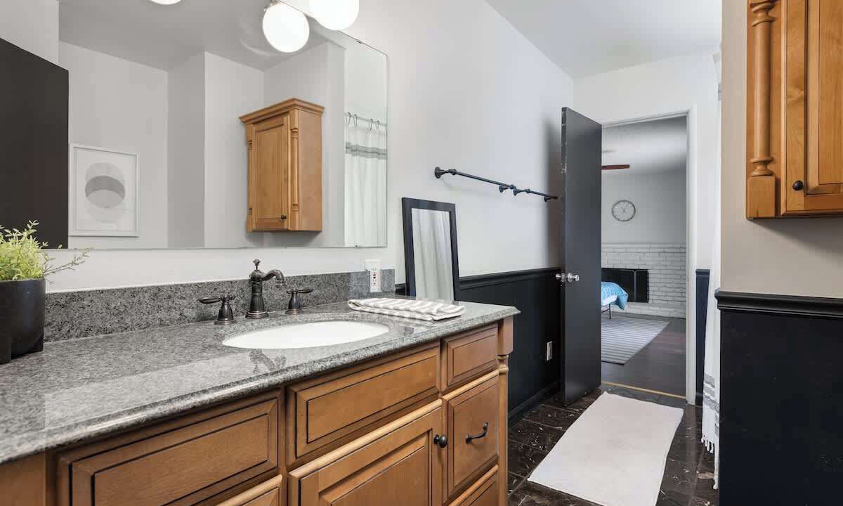 Photo of Bathroom in Raisin