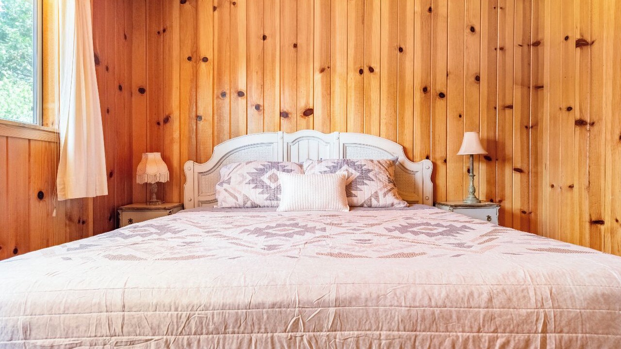 Photo of Bedroom in Springville