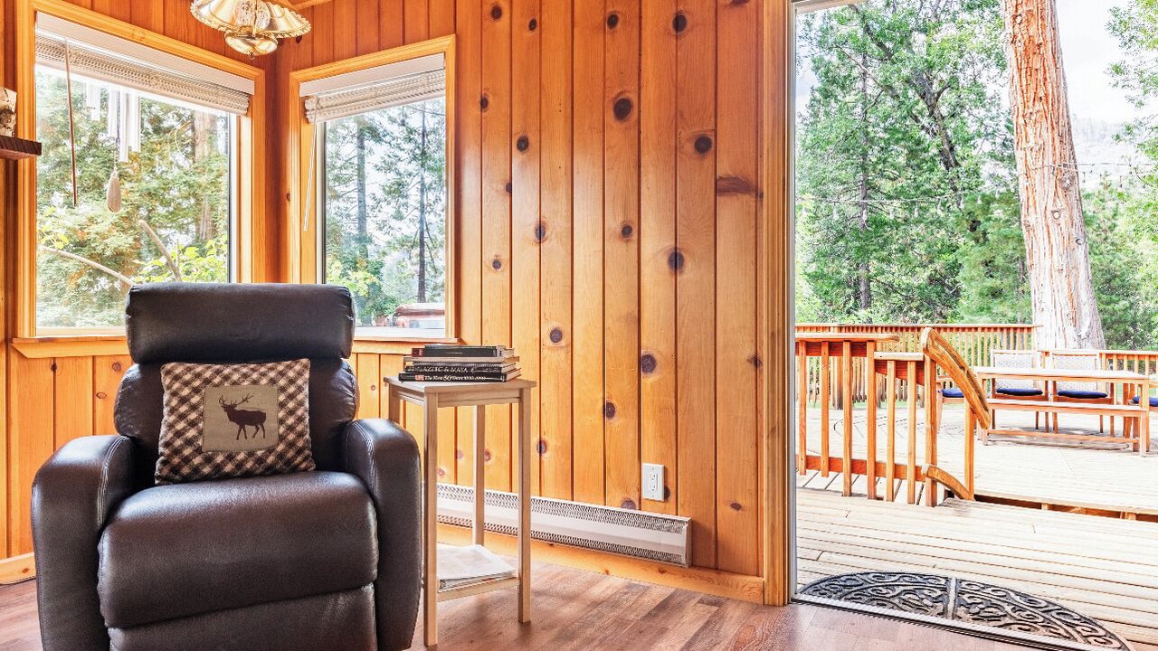 Photo of Livingroom in Springville