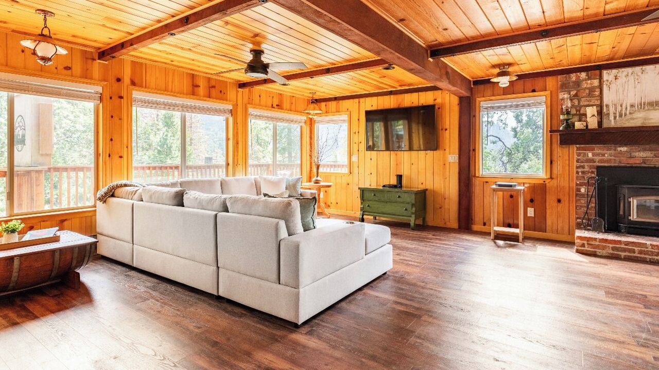 Photo of Livingroom in Springville
