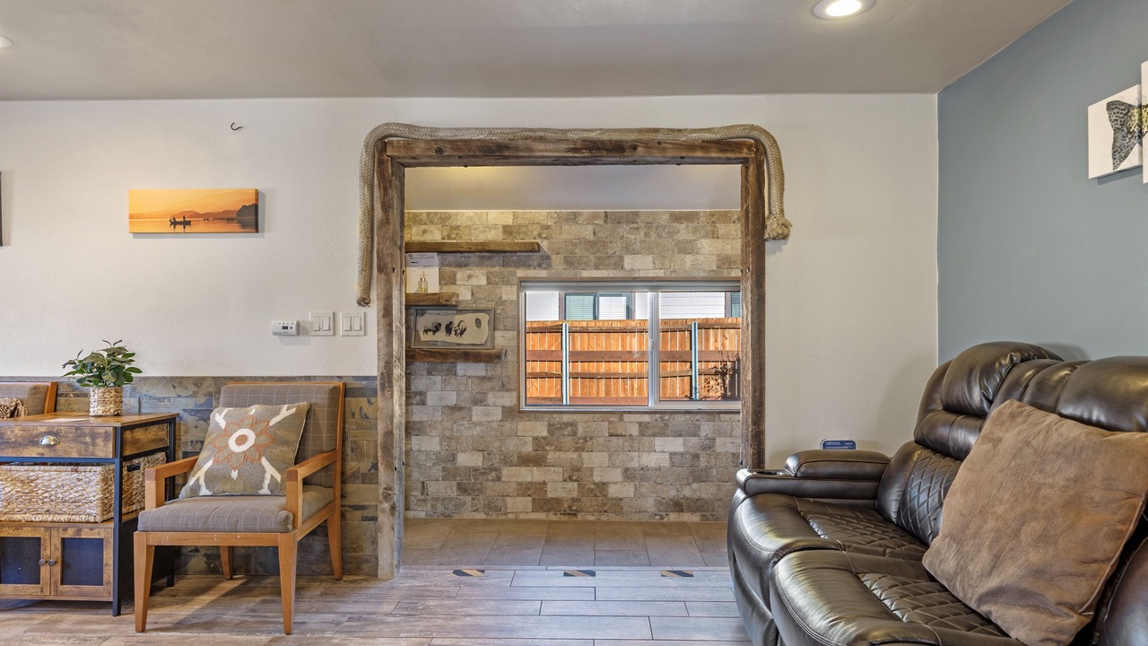 Photo of Livingroom in June Lake